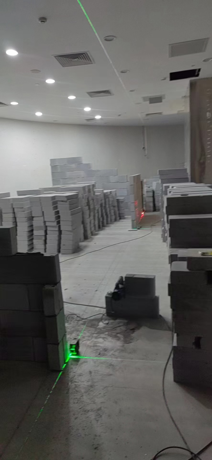 轻质砖墙体建造场景